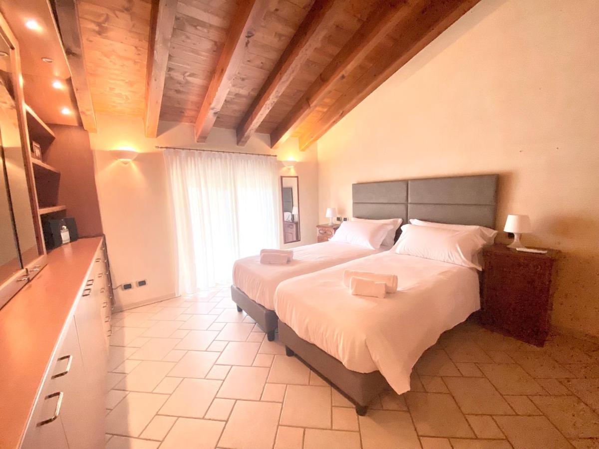 Residence Corte Ferrari -Ciao Vacanze- Moniga del Garda Kültér fotó